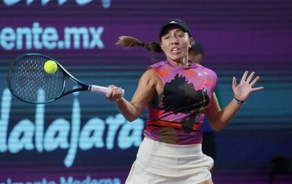 tennis:-pegula-beats-azarenka-to-reach-guadalajara-final