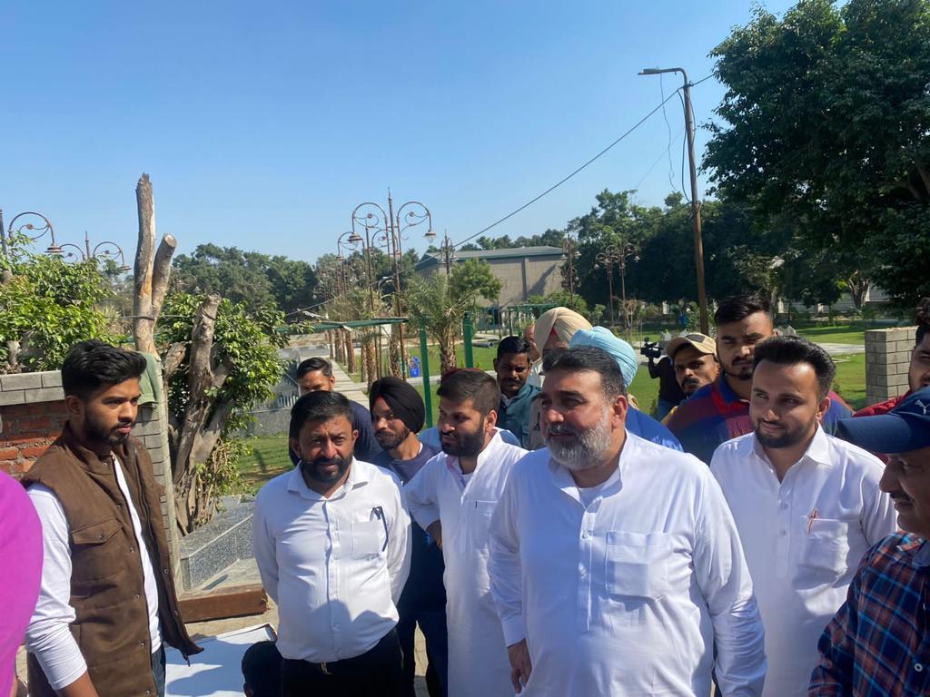 lay-synthetic-badminton-court-at-mini-rose-garden,-ludhiana:-mla-to-officials-–-the-tribune-india