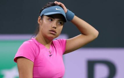 indian-wells:-emma-raducanu-beaten-by-iga-swiatek-in-fourth-round