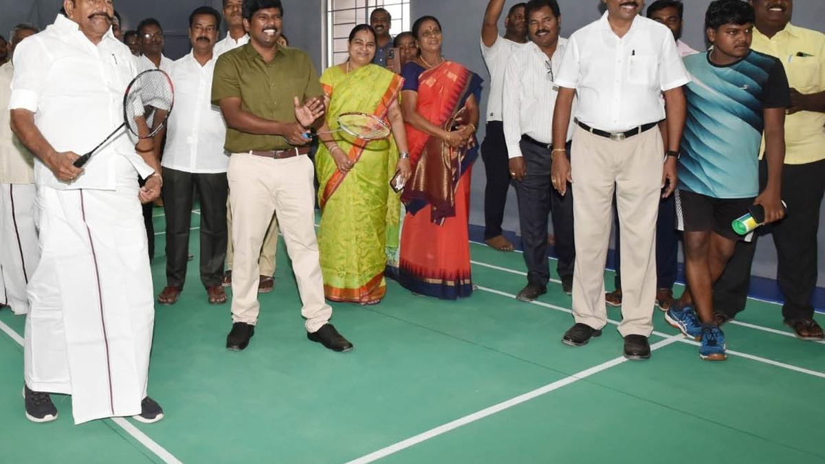 minister-inaugurates-badminton-court