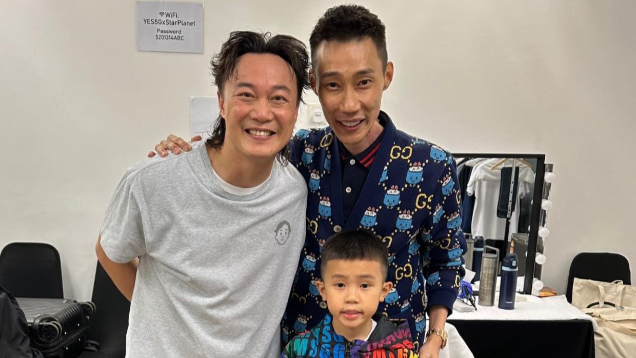 former-world-no.1-badminton-player-lee-chong-wei-meets-up-with-hk-singer-eason-chan-at-kl-concert