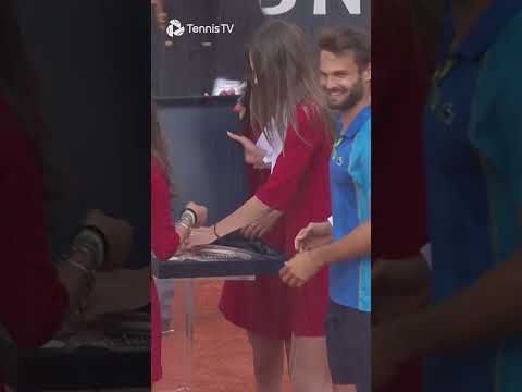 craziest-tennis-trophy-ceremony-ever-