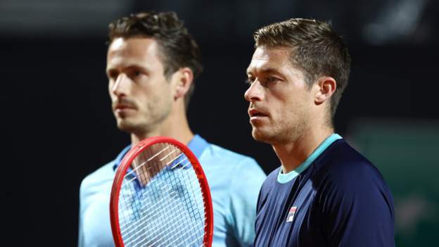 french-open-2023-results:-britons-neal-skupski,-jamie-murray-and-lloyd-glasspool-progress