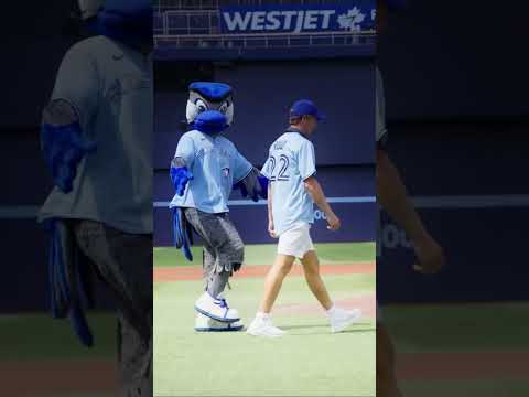 casper-ruud-first-pitch-for-the-blue-jays