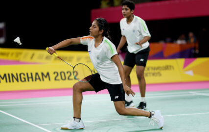 world-badminton-championships:-treesa-gayatri-move-into-last-16