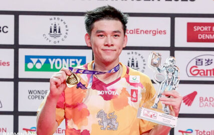 thailand’s-1st-world-badminton-champion-in-men’s-singles-arrives-home