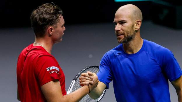 davis-cup-finals-2023:-france-beat-switzerland-in-great-britain’s-group