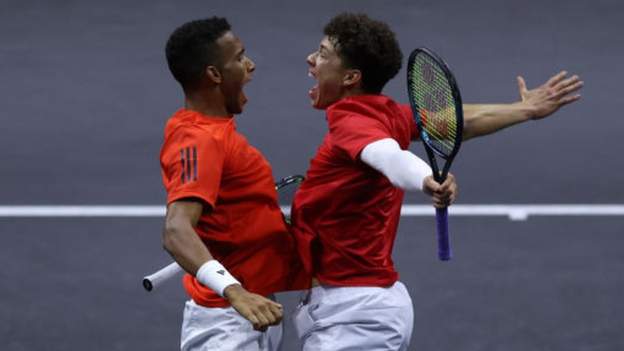 laver-cup:-defending-champions-team-world-lead-10-2-heading-into-final-day