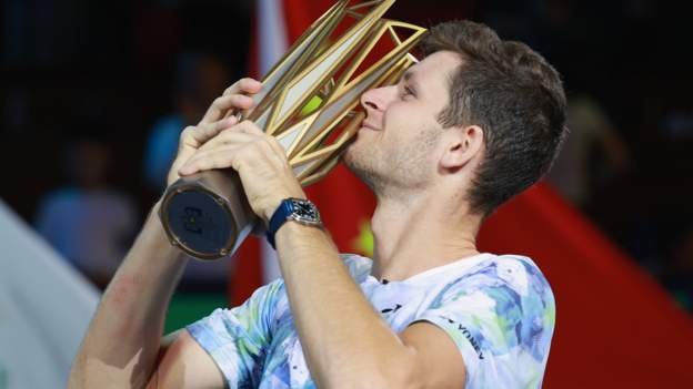 shanghai-masters:-hubert-hurkacz-beats-andrey-rublev-to-win-title