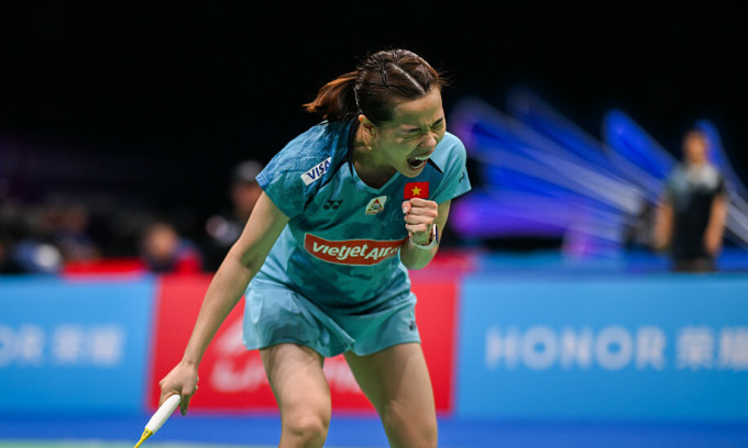 vietnam-badminton-player-beats-three-time-world-champion