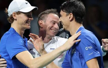 davis-cup-finals-2023:-jannik-sinner-beats-novak-djokovic-as-italy-reach-final