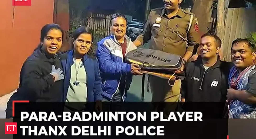 delhi-police-helps-para-badminton-player-to-recover-his-lost-bag,-watch!