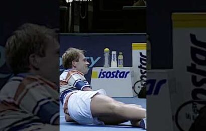 pete-sampras-sportsmanship-after-incredible-point-against-stefan-edberg-