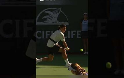 roger-federer-goes-around-the-net-