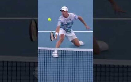 gregor-dimitrov-backhand-smash-