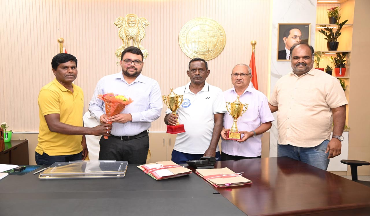 mancherial-badminton-player-felicitated-for-winning-two-gold-medals-at-masters’-badminton-competition