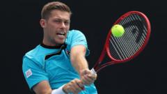 glasspool,-skupski-and-murray-win-in-doubles