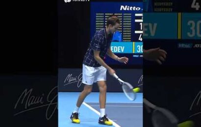 medvedev-hits-an-underarm-serve-against-zverev-