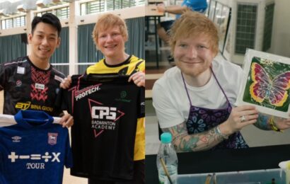 ed-sheeran-plays-badminton-with-peng-soon,-tries-batik-painting,-lou-sang-in-kl