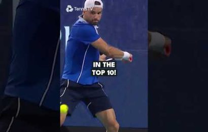 the-one-handed-backhand-is-back-in-the-top-10-