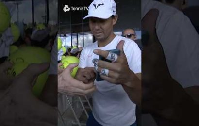 rafa-attempts-to-take-a-selfie-with-this-fan…-