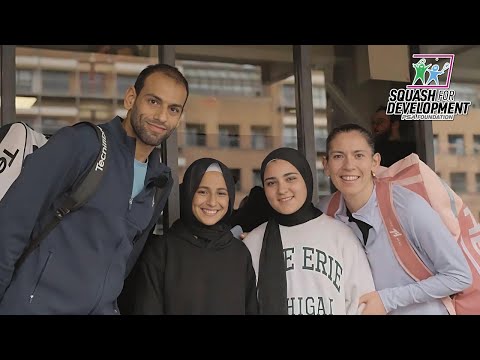 squash-stars-mohamed-elshorbagy-&-joelle-king-surprise-two-inspirational-refugee-girls