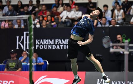 singapore-badminton-open:-loh-kean-yew-shines-as-sole-local-victor-on-opening-day