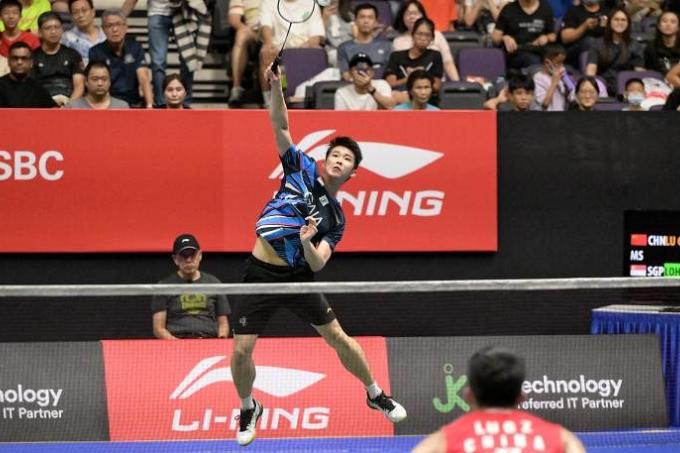 loh-kean-yew-remains-sole-local-player-in-kff-singapore-badminton-open