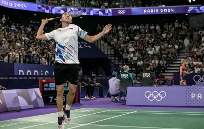 singapore’s-yeo-jia-min-gets-first-badminton-win-in-olympics,-mixed-doubles-pair-terry-hee-and-jessica-tan-falter