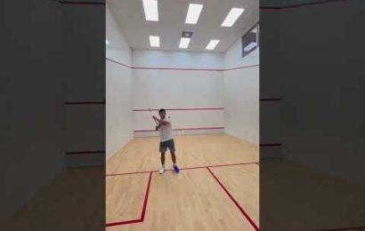 sanjay-jeeva-knows-how-to-𝙝𝙖𝙣𝙙𝙡𝙚-a-squash-racket-#trickshot