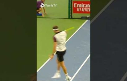 dimitrov-unleashes-huge-backhand-on-the-run-