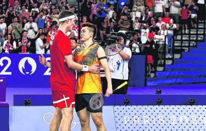 top-badminton-players-viktor-axelsen,-zhang-beiwen-slam-world-federation’s-policy