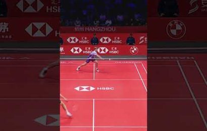 pinpoint-accuracy-from-shi-yu-qi!-#shorts-#badminton-#bwf