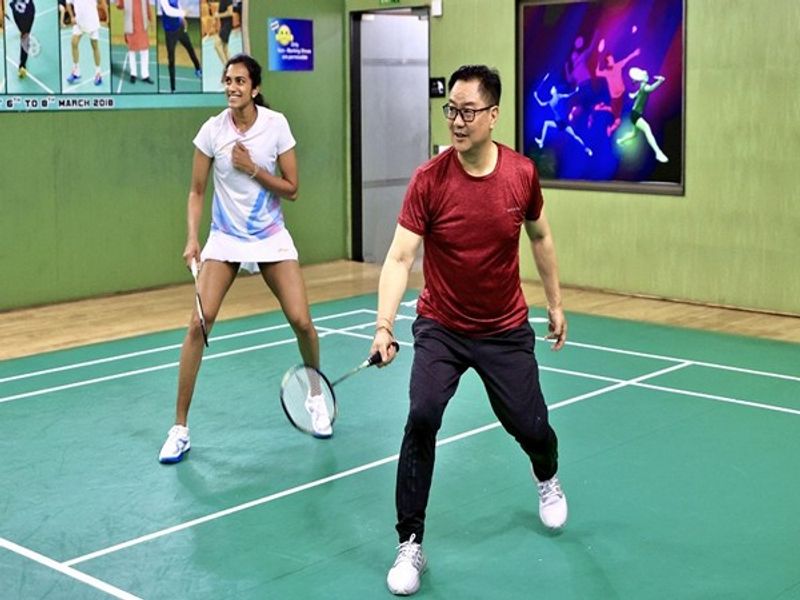 kiren-rijiju-plays-badminton-with-pv-sindhu,-venkata-datta;-highlights-fit-india-movement