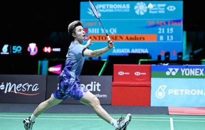 shi-yuqi-shines-with-dominant-win-over-anders-antonsen-to-claim-malaysia-open-badminton-title