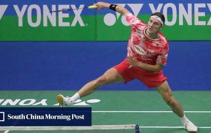 olympic-badminton-champion-axelsen-thrashes-hong-kong’s-lee,-wins-third-india-open-title