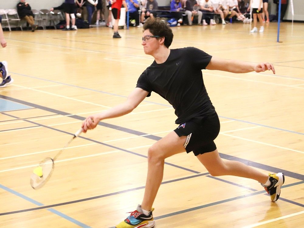 badminton-the-latest-sport-to-split-open,-high-school-athletes