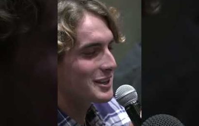 throwing-it-all-the-way-back-to-2017,-with-stefanos-tsitsipas-as-star-reporter-